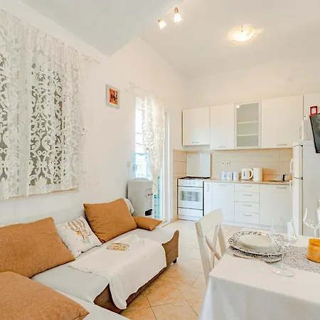 Lovely In Osobljava With Wifi * Osobjava