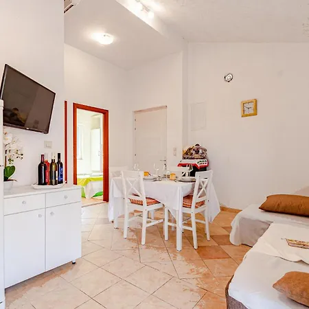 Lovely In Osobljava With Wifi