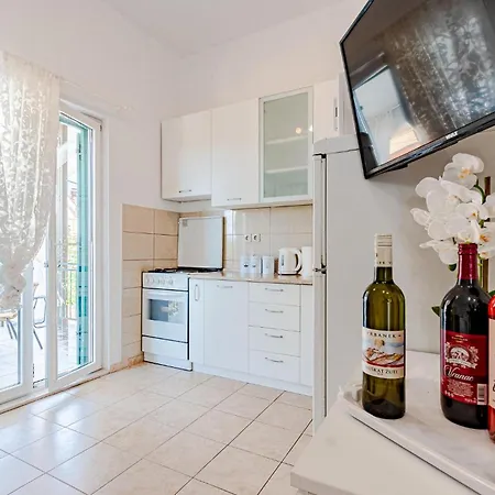 Lovely In Osobljava With Wifi Appartement *