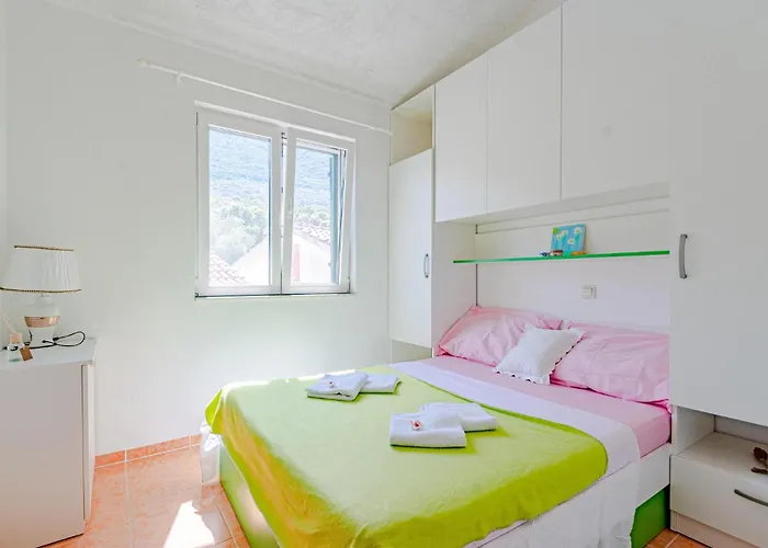 Lovely In Osobljava With Wifi Appartement Osobjava