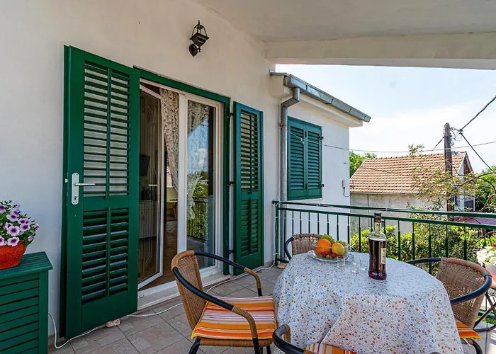 Lovely In Osobljava With Wifi Appartement *