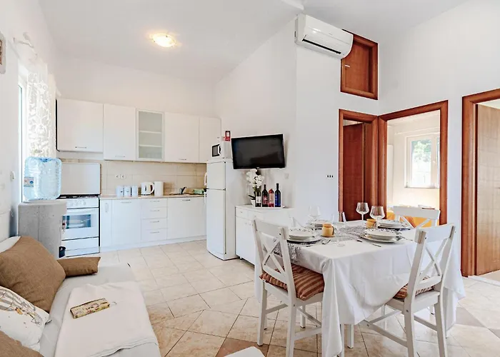 Lovely In Osobljava With Wifi