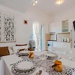 2 Bedroom Stunning In Osobljava شقة