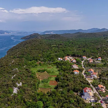 Διαμέρισμα Lovely In Osobljava With Wifi Osobjava