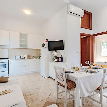 Lovely In Osobljava With Wifi