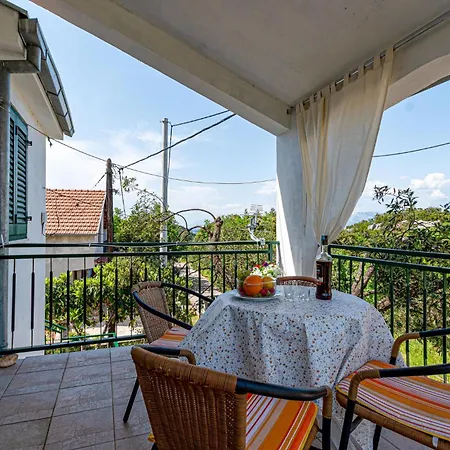 Lovely In Osobljava With Wifi Διαμέρισμα