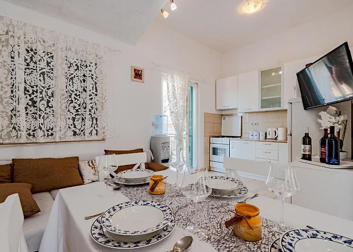 Lovely In Osobljava With Wifi Appartement